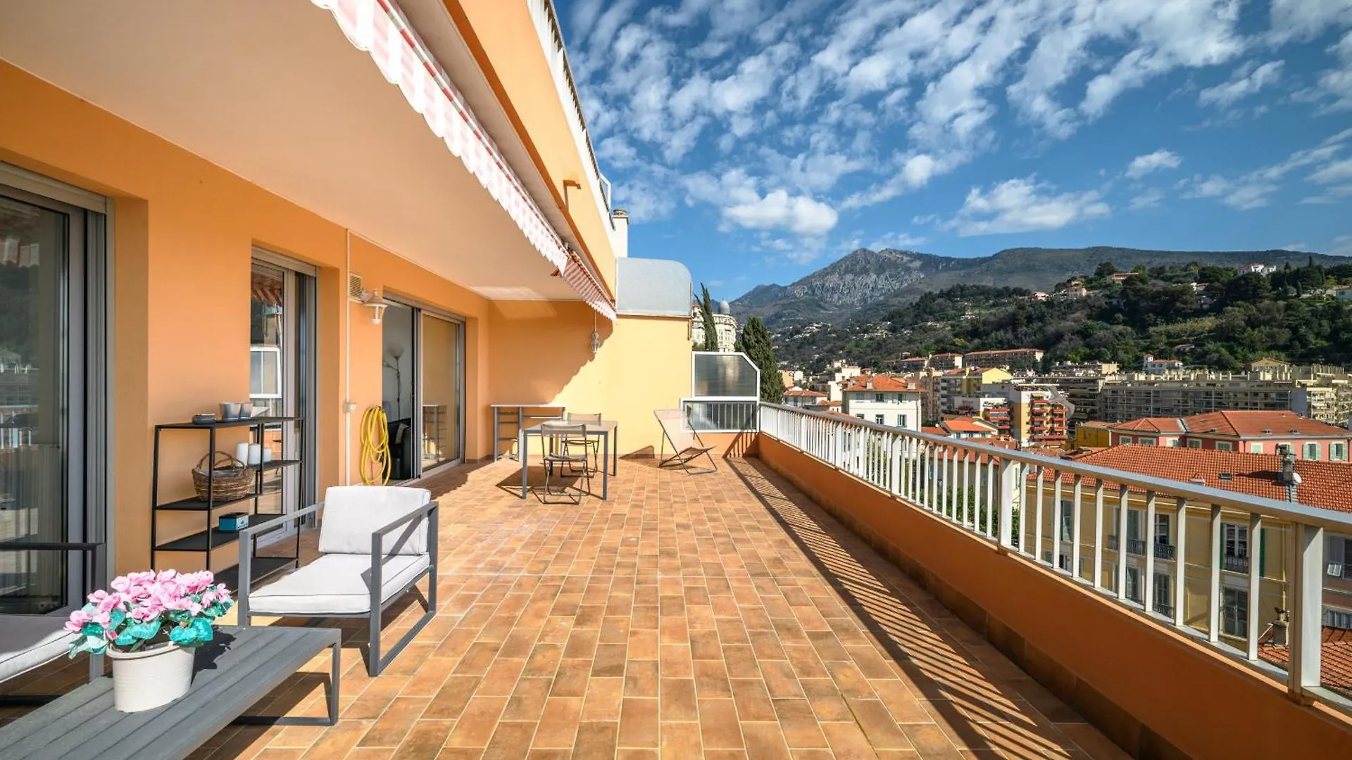 'L'Alicante Proche' Gare, Terrasse, Vue Mer Menton Apartment
