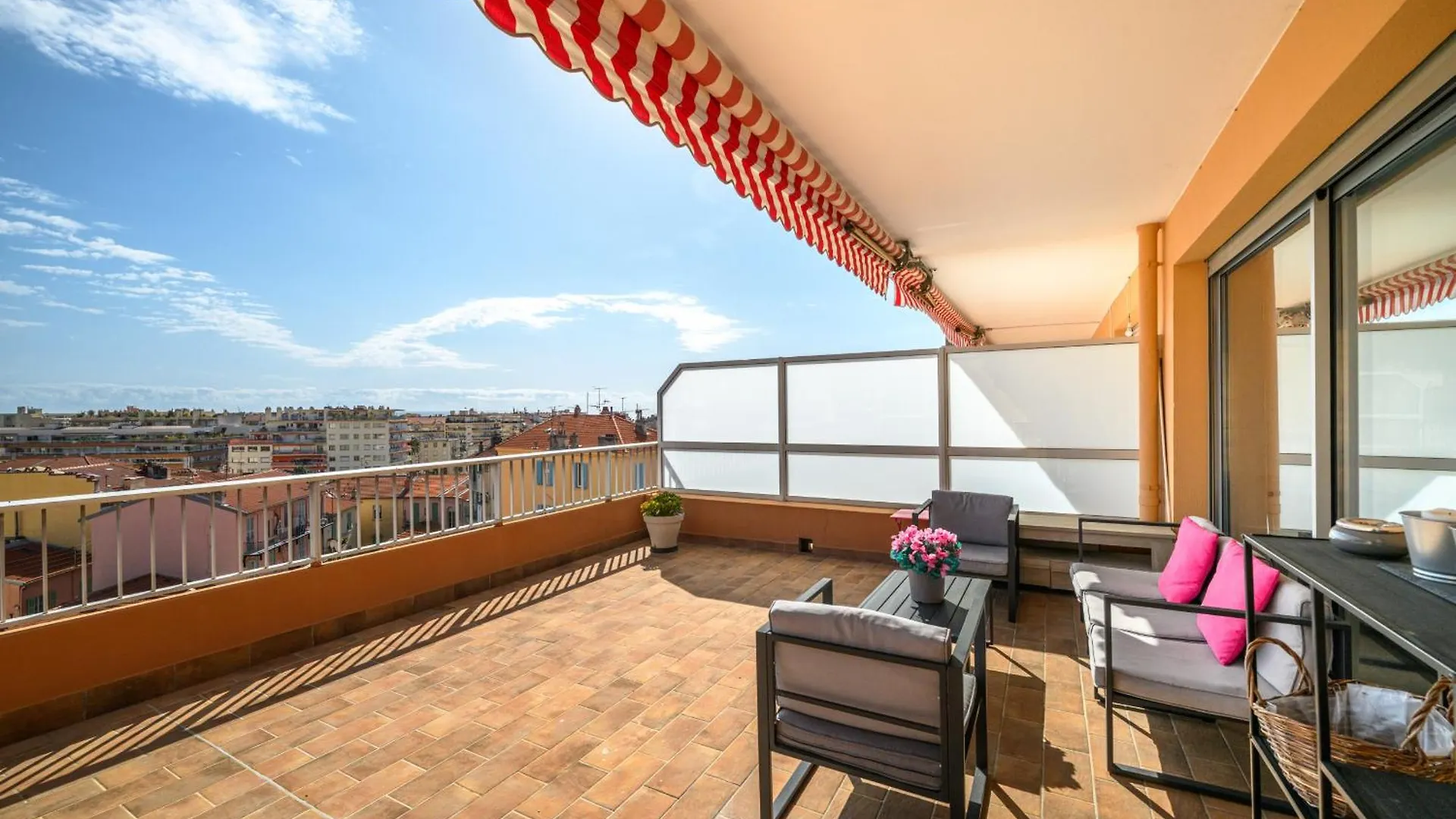 'L'Alicante Proche' Gare, Terrasse, Vue Mer Menton 0*,  France