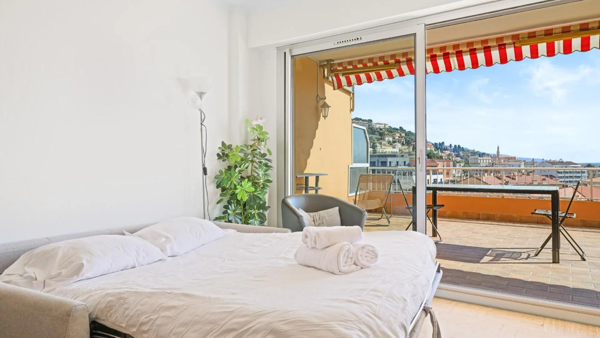 'L'Alicante Proche' Gare, Terrasse, Vue Mer Menton Apartment